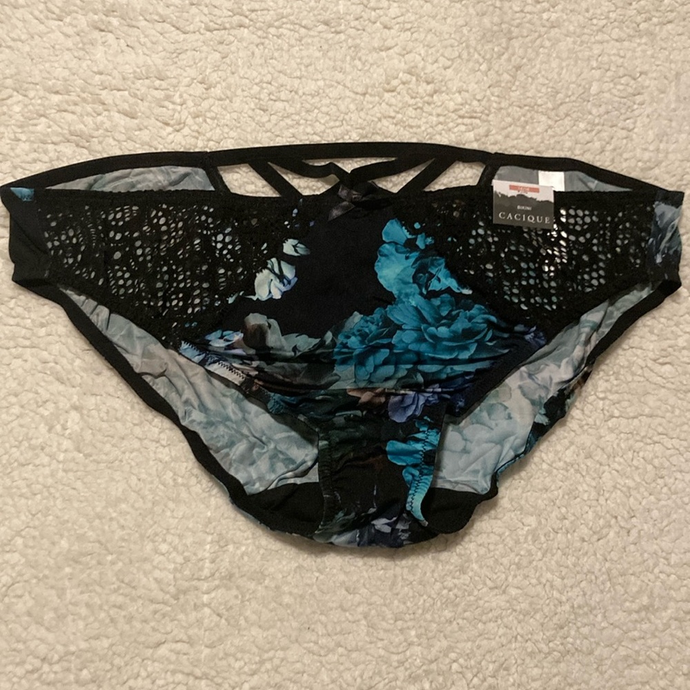 NWT Cacique Lane Bryant Blurry Floral Black with back crossed straps Size 14/16